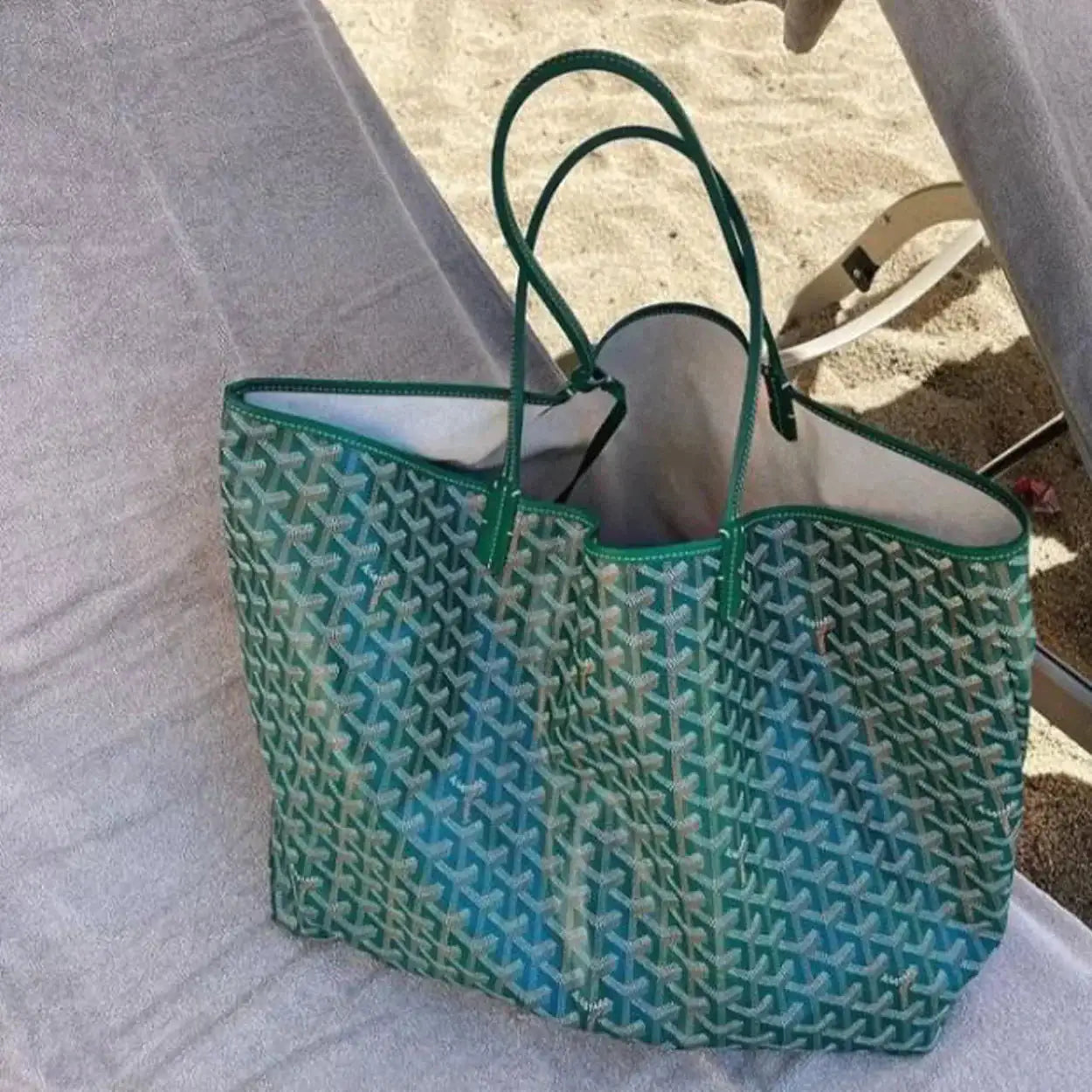 Chic Croyard Tote Bag